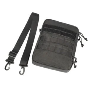 Black regular shoulder bag.
