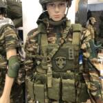 Μανεκέν με στρατιωτική στολή και εξοπλισμό.