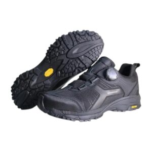 Μαύρα αδιάβροχα πεζοπορικά παπούτσια